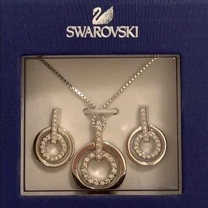New Swarovski Crystal Circle Earrings/Necklace Set